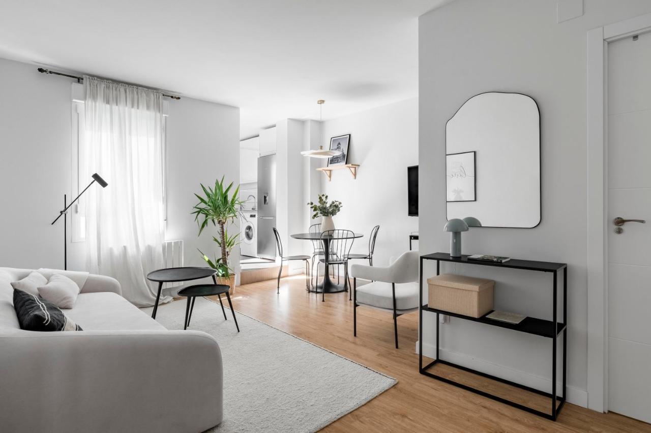 Cozy 2 Bedroom Apartment With Patio Madrid Dış mekan fotoğraf