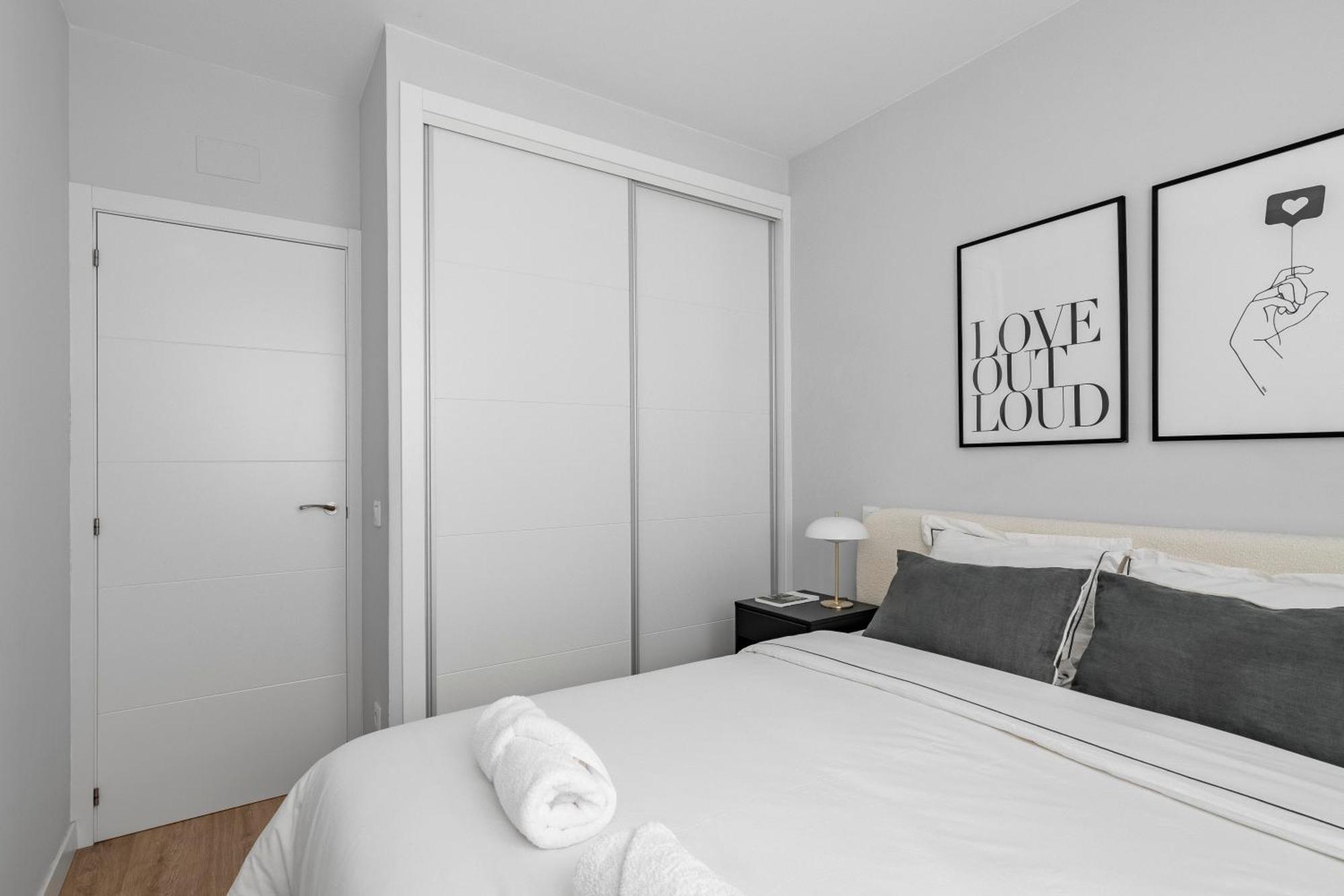 Cozy 2 Bedroom Apartment With Patio Madrid Dış mekan fotoğraf